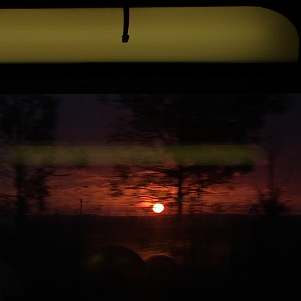 Quelque part entre Lille et Paris, le soleil se couche
— dans le train près d'Arras, Octobre 2015